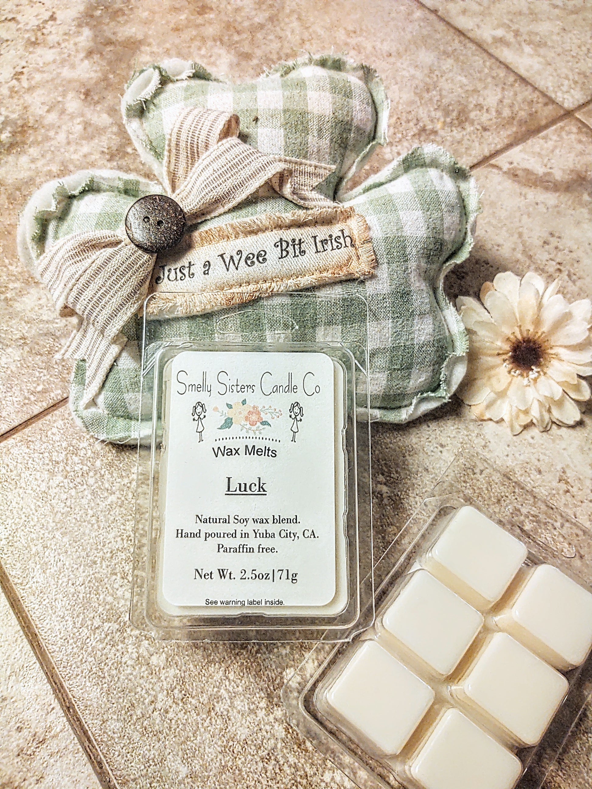 Dye free soy wax melts in a plastic clam shell container. St. Patrick's day themed. Earthy scented. Wholesale wax melts for sale.