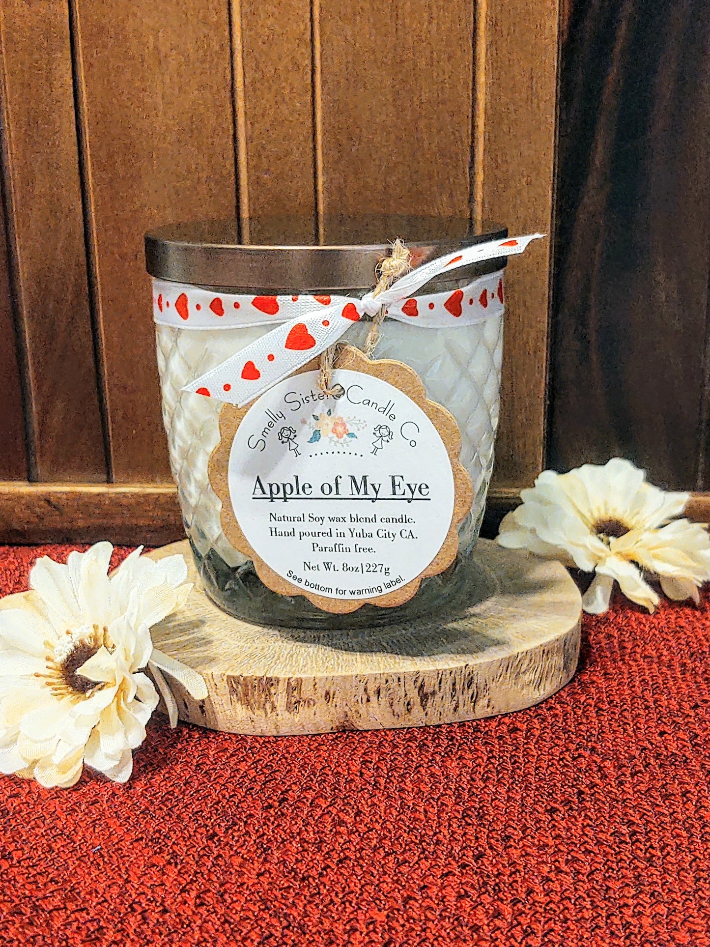 A decorative glass 8oz natural soy wax scented candle with a bronze metal lid. Double wicked with cleaner burning cotton wicks. Paraffin free, phthalate free fragrance infused with essential oils, clan sweet apple scent.